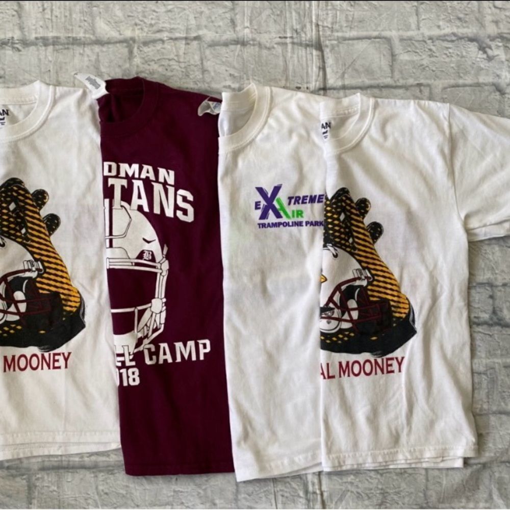 Gildan youth S/M short sleeve graphic print Crewneck t-shirt bundle of 4